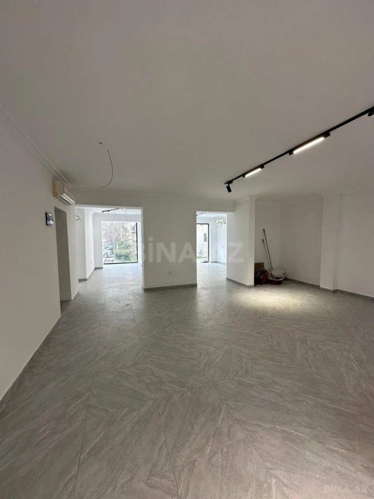 Satılır obyekt 113 m²