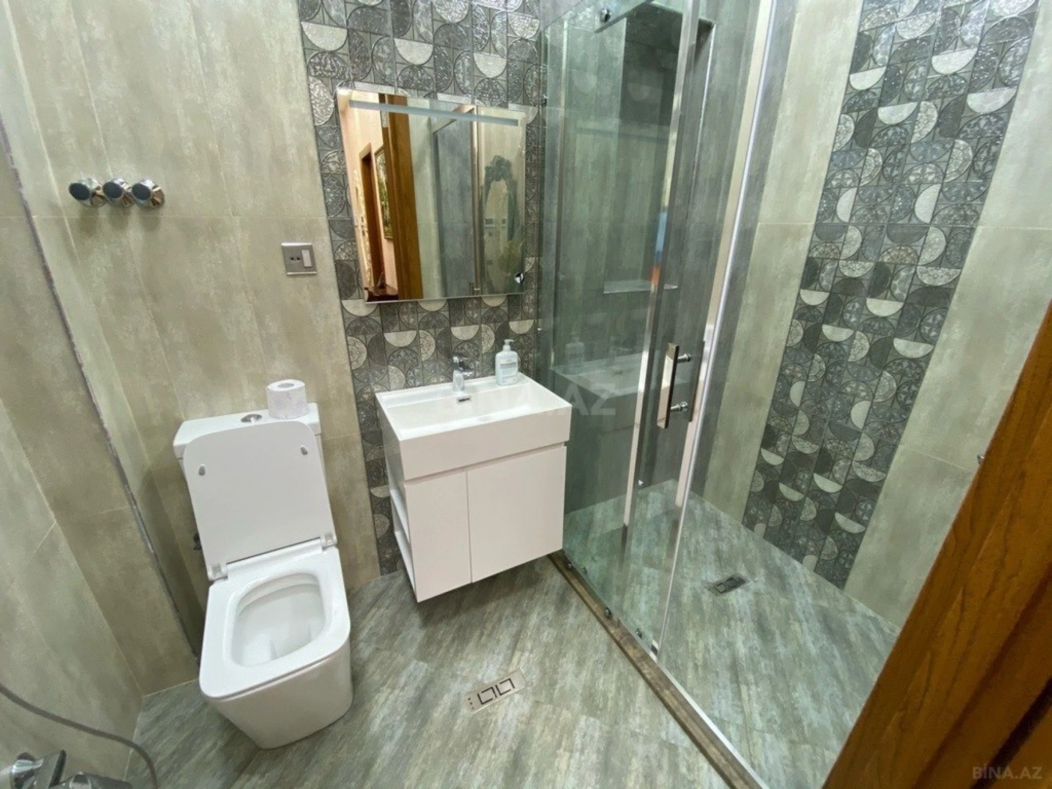 Kirayə verilir 4 otaqlı mənzil 120 m²