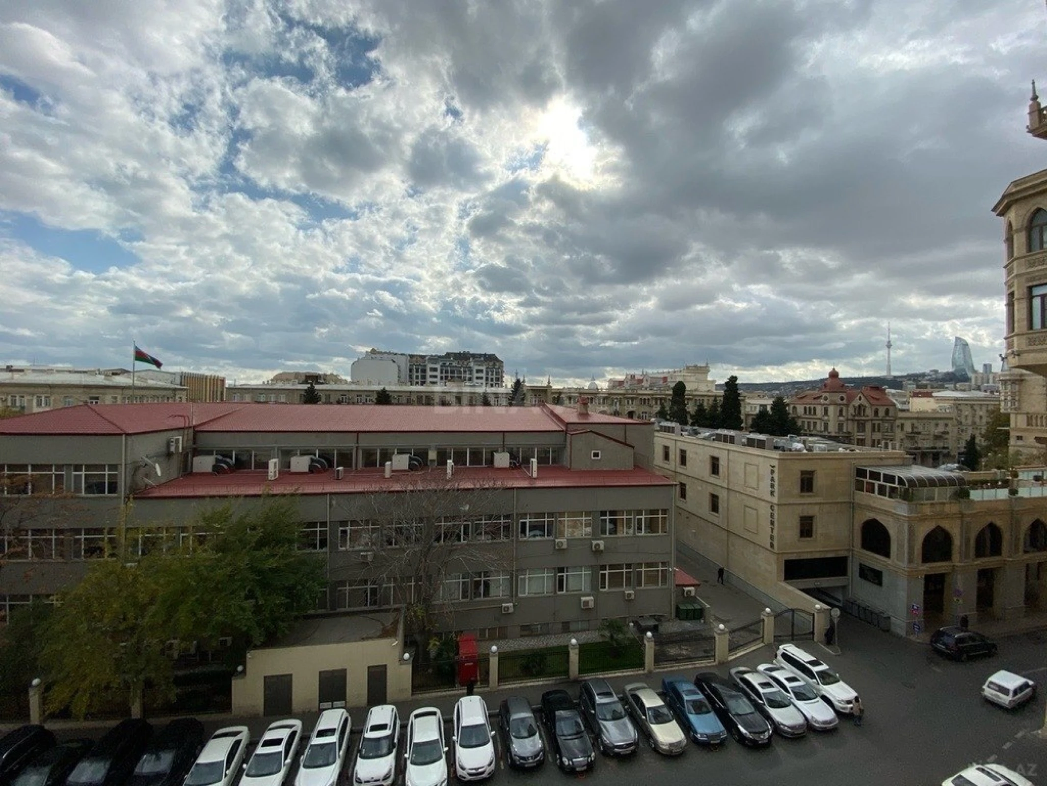 Kirayə verilir 4 otaqlı mənzil 120 m²