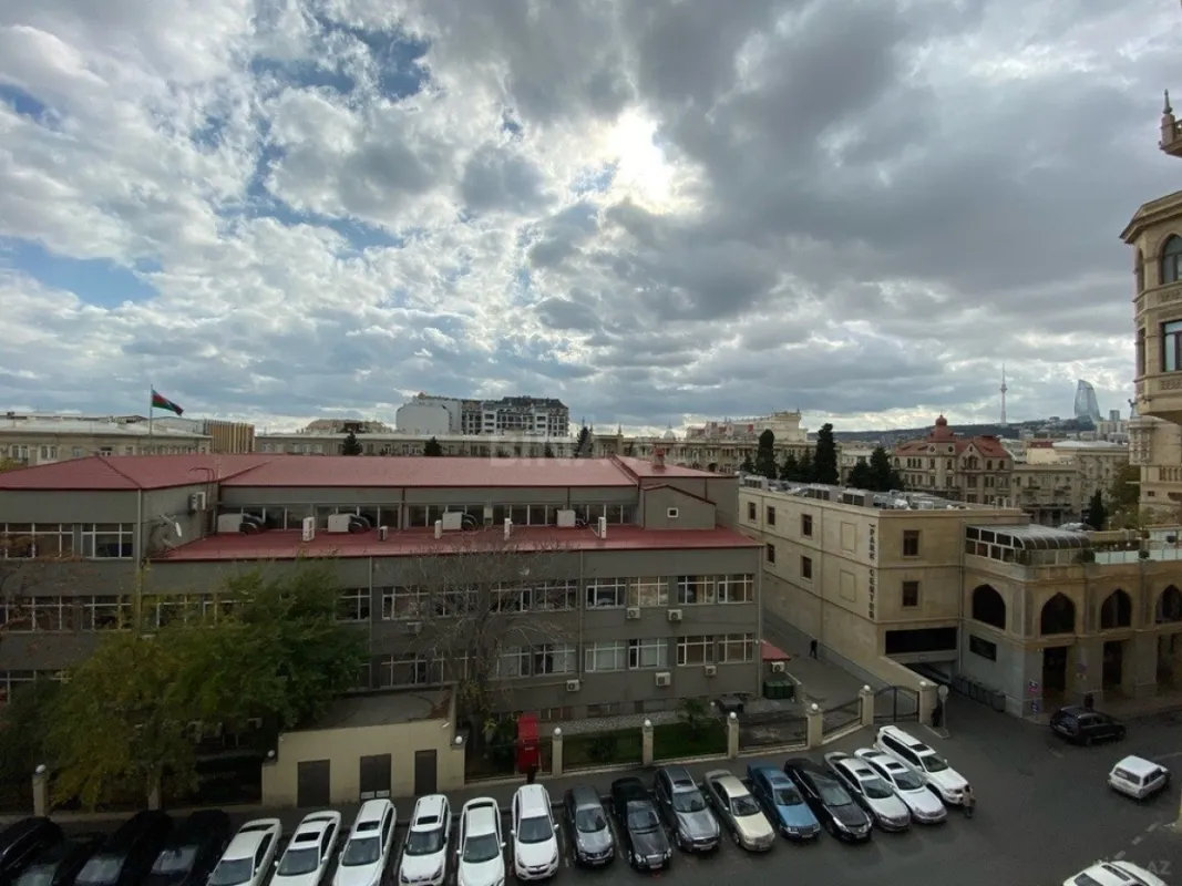 Kirayə verilir 4 otaqlı mənzil 120 m²