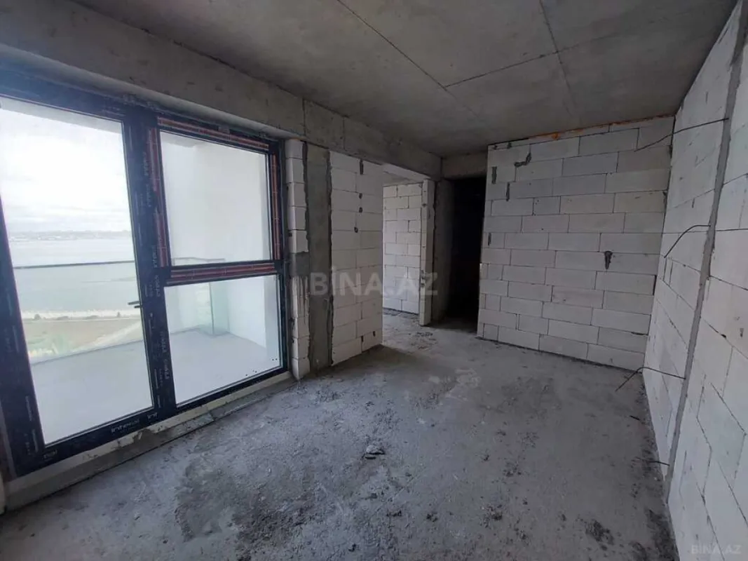 Satılır 4 otaqlı mənzil 303 m²
