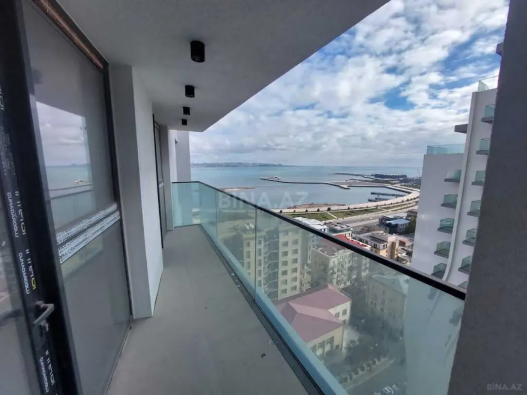 Satılır 4 otaqlı mənzil 303 m²