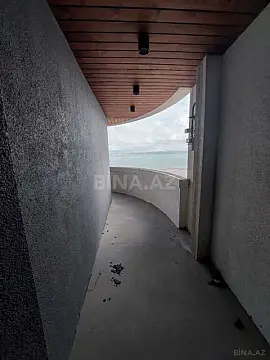 Satılır 4 otaqlı mənzil 303 m²