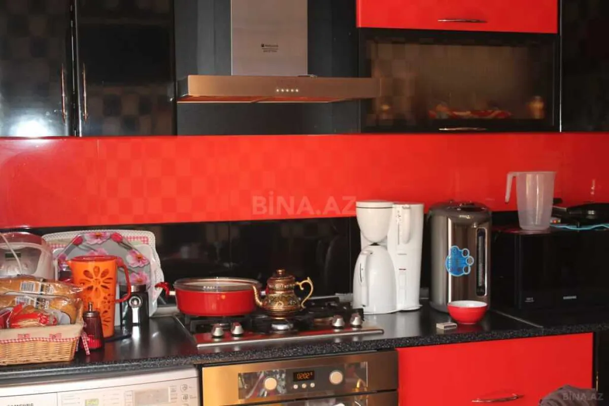 Satılır 7 otaqlı həyət evi 330 m²