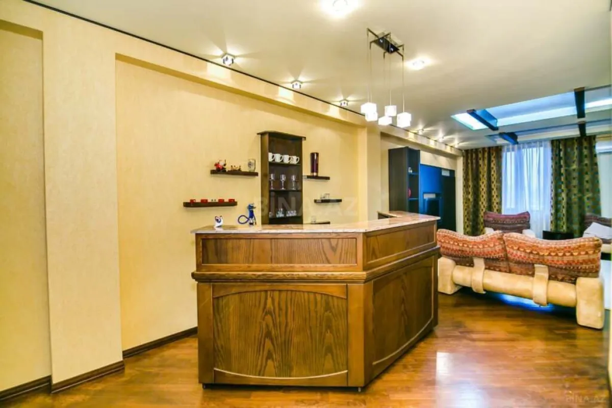 Kirayə verilir 6 otaqlı mənzil 350 m²