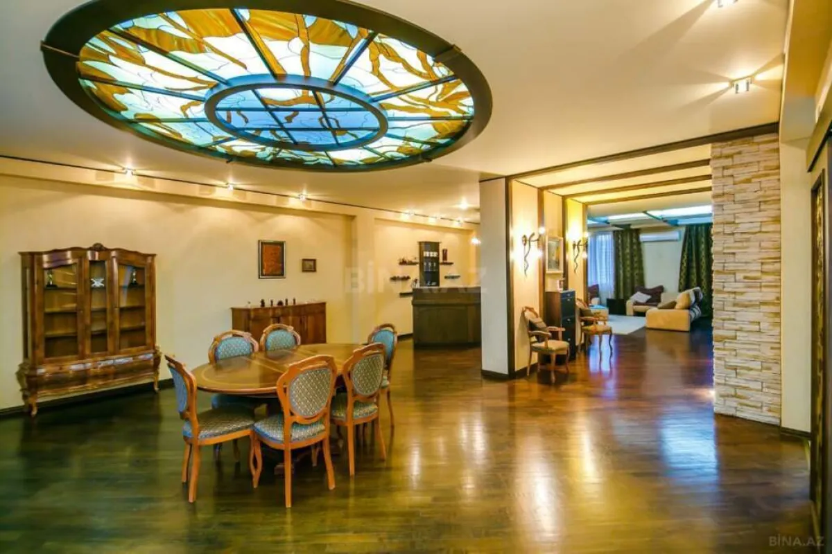 Kirayə verilir 6 otaqlı mənzil 350 m²