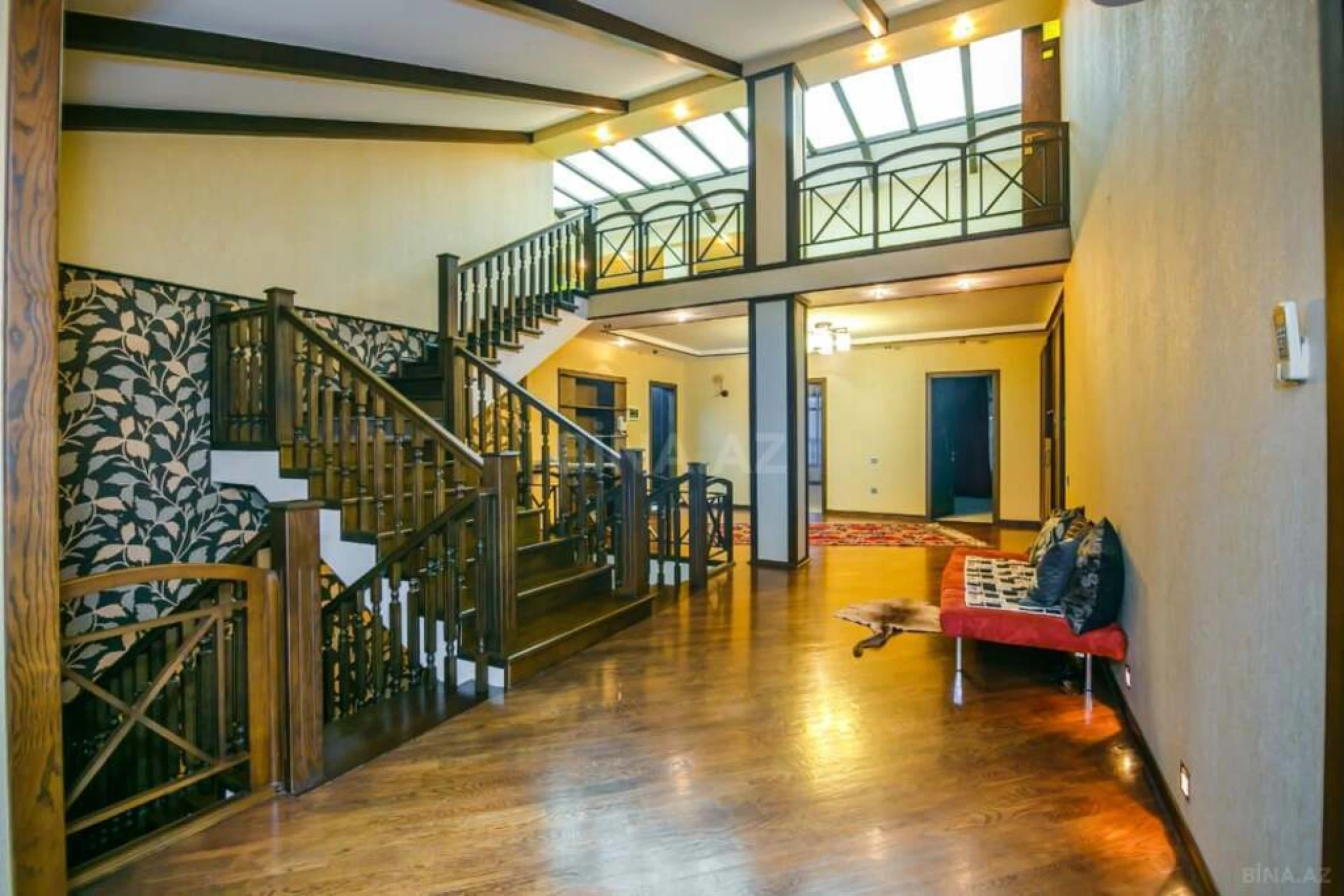 Kirayə verilir 6 otaqlı mənzil 350 m²