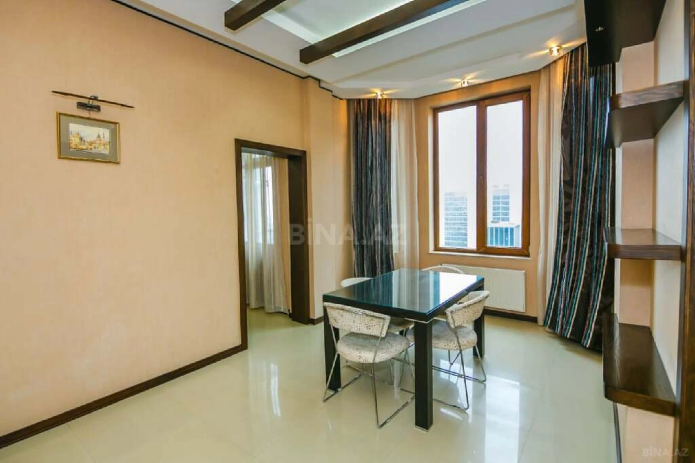 Kirayə verilir 6 otaqlı mənzil 350 m²