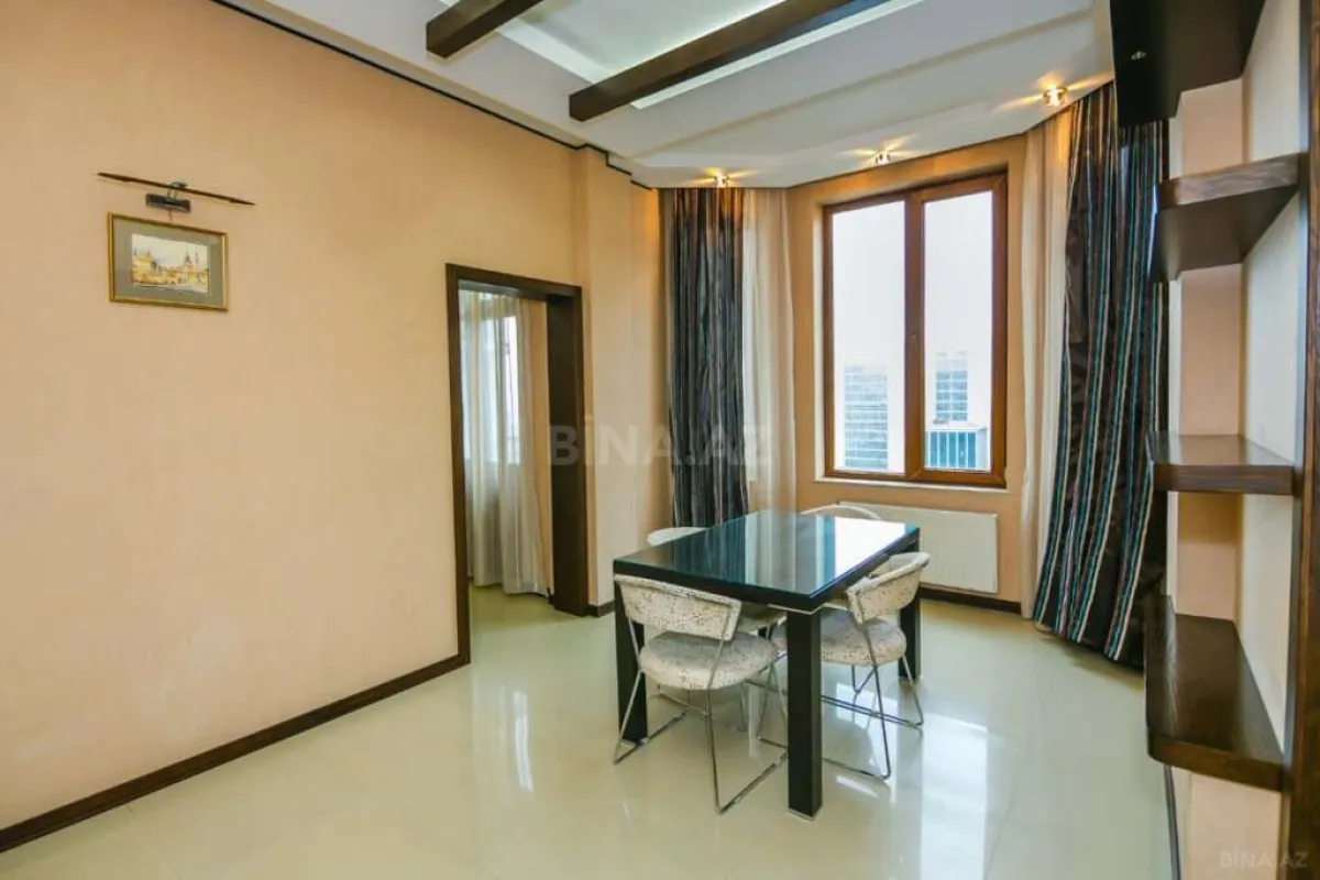 Kirayə verilir 6 otaqlı mənzil 350 m²