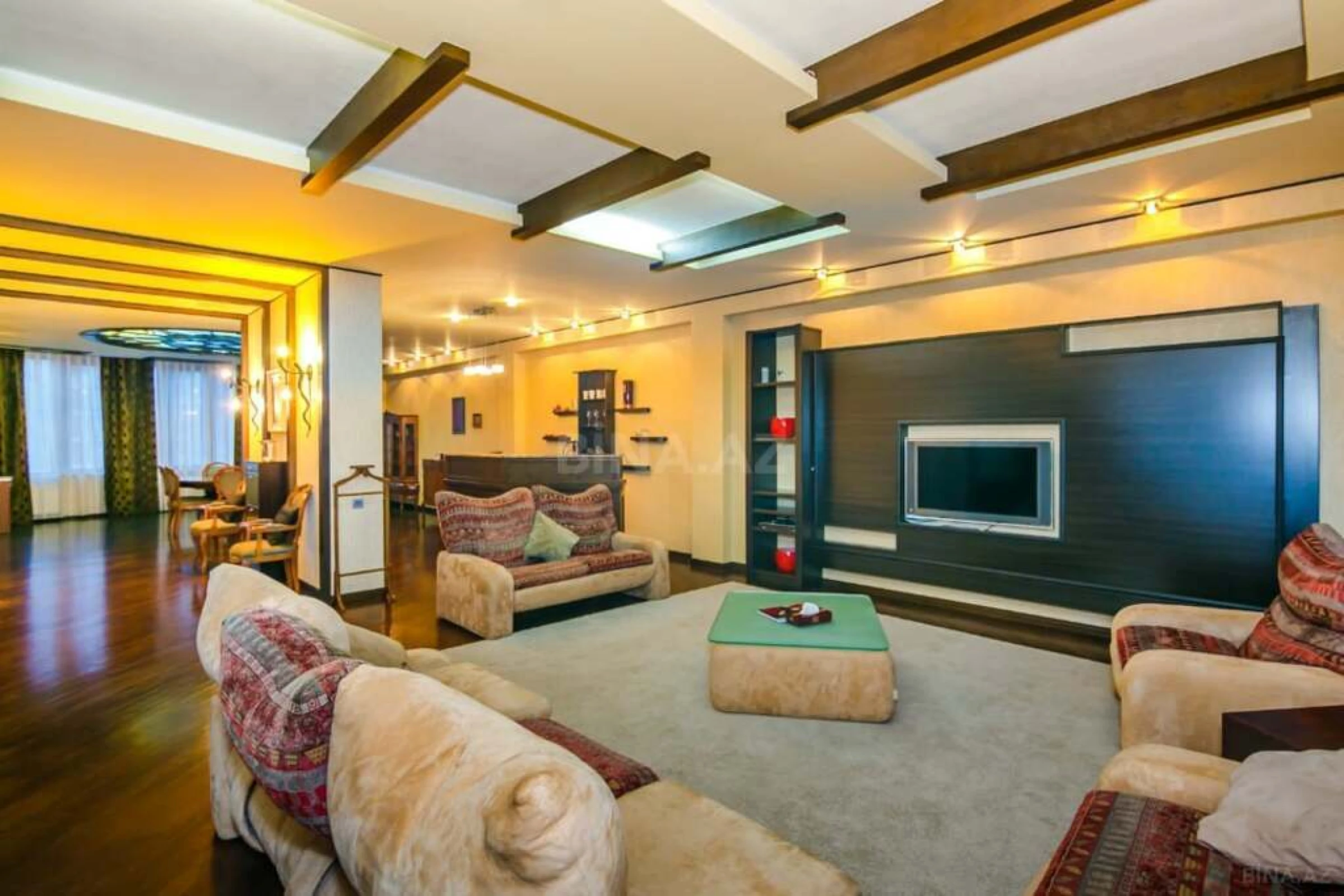 Kirayə verilir 6 otaqlı mənzil 350 m²