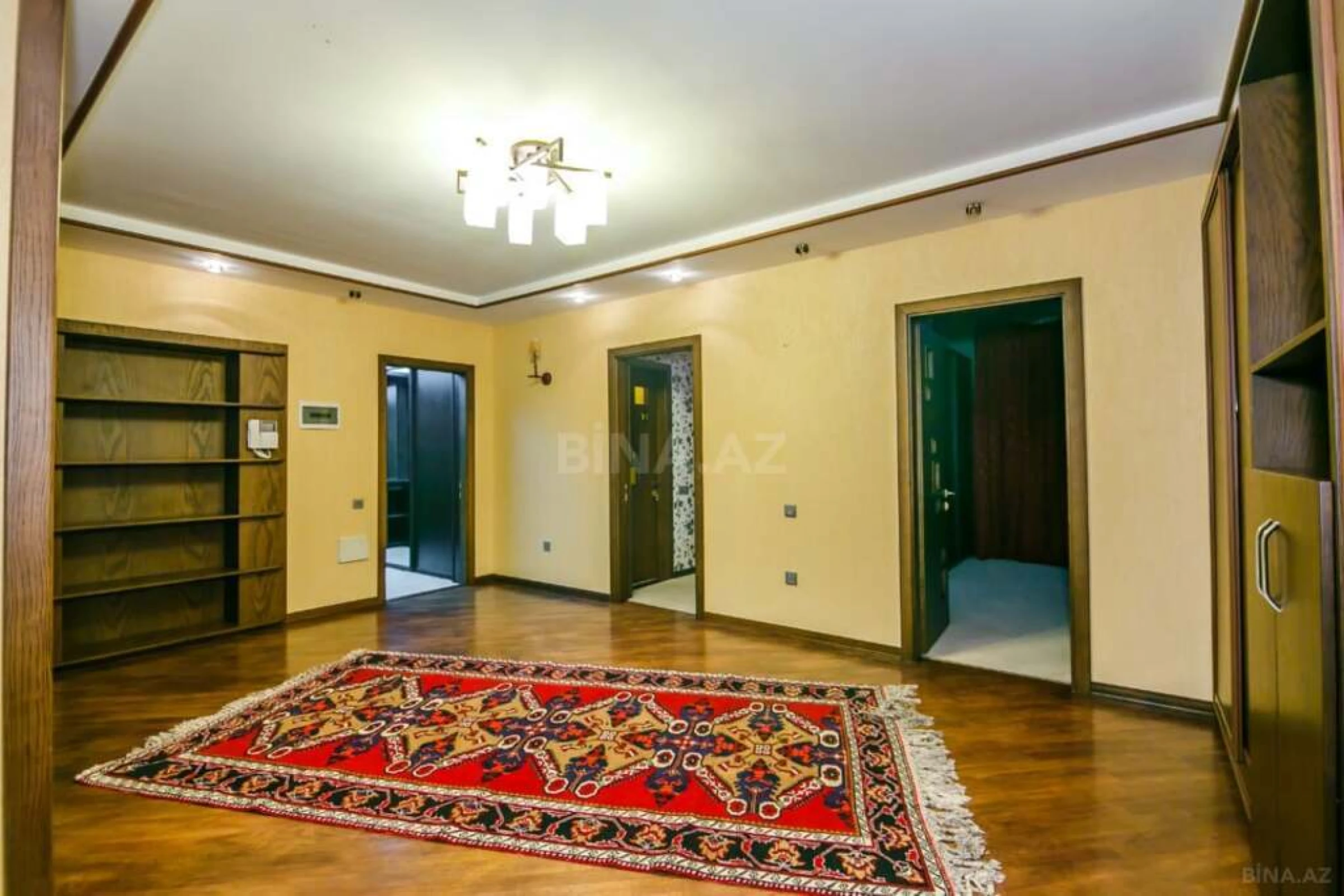 Kirayə verilir 6 otaqlı mənzil 350 m²