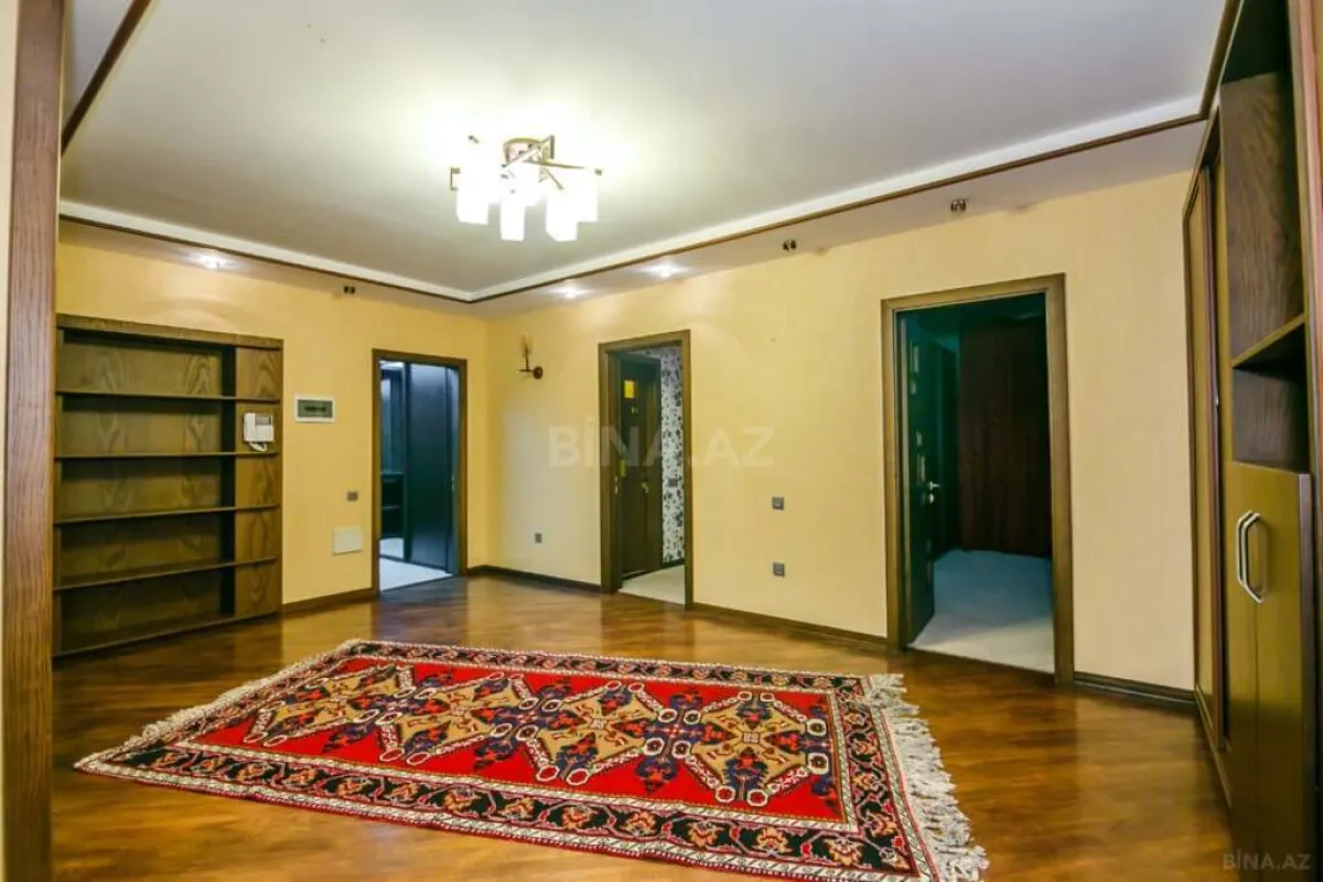 Kirayə verilir 6 otaqlı mənzil 350 m²