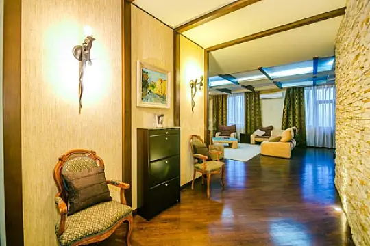 Kirayə verilir 6 otaqlı mənzil 350 m²