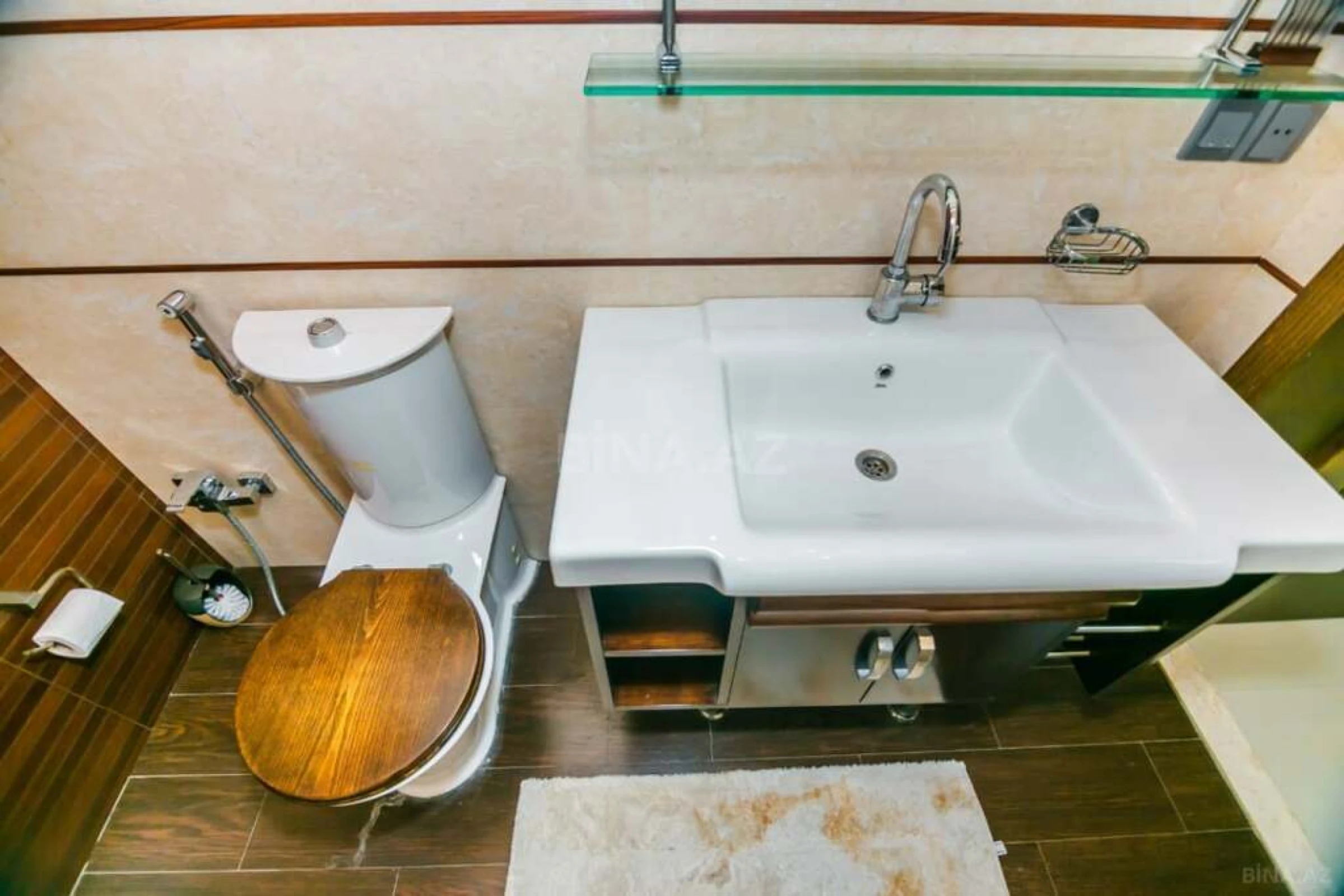 Kirayə verilir 6 otaqlı mənzil 350 m²