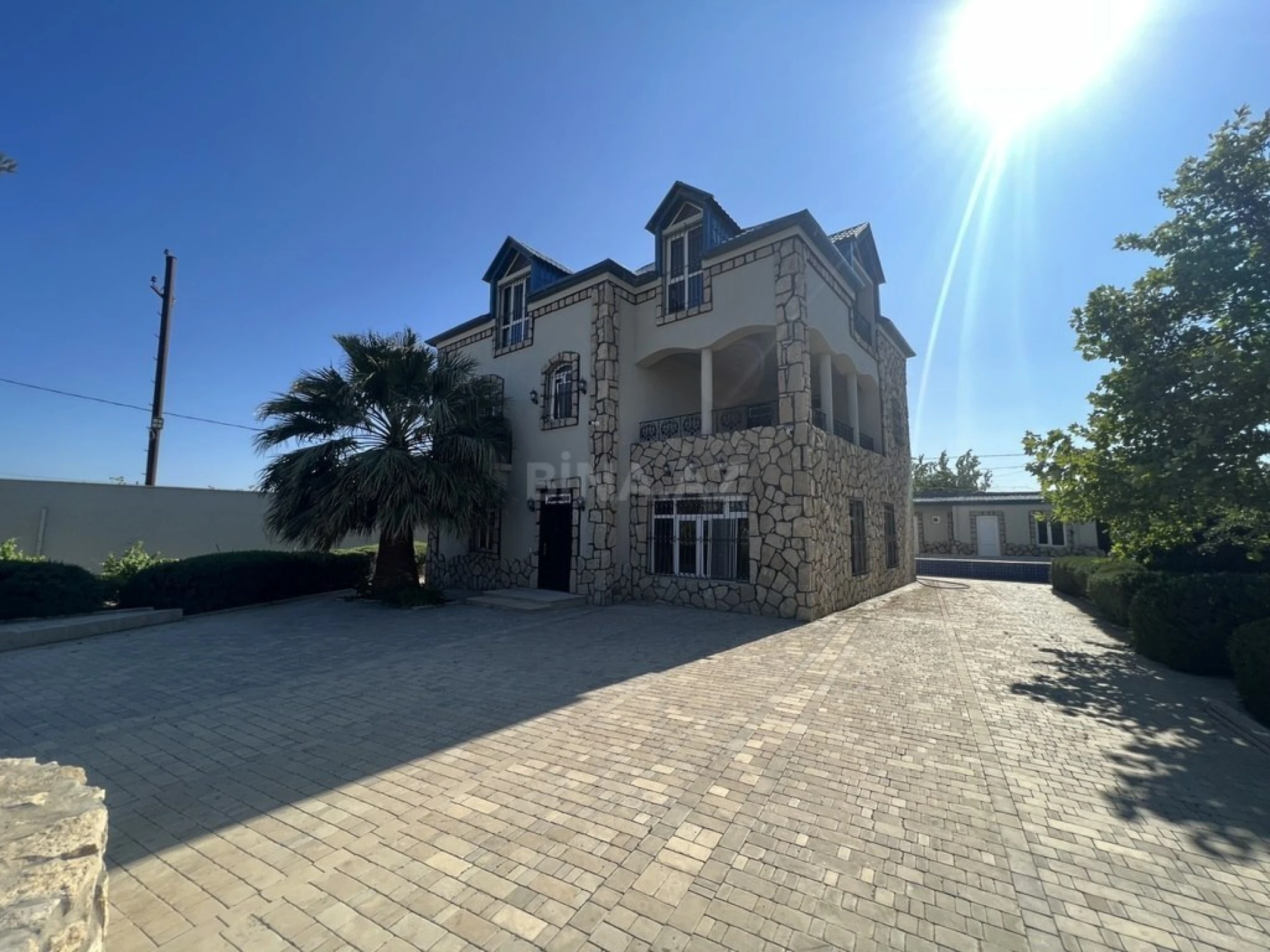 Kirayə verilir 5 otaqlı həyət evi 400 m²