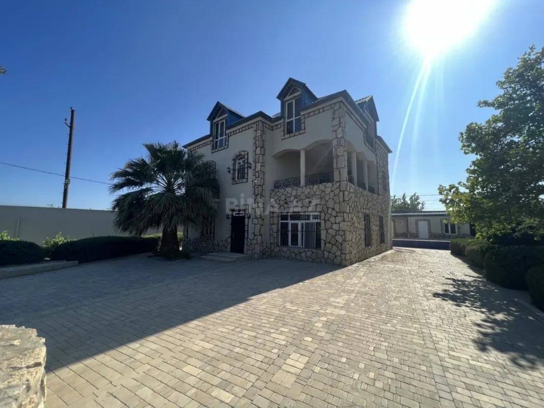 Kirayə verilir 5 otaqlı həyət evi 400 m²