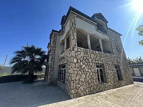 Kirayə verilir 5 otaqlı həyət evi 400 m²