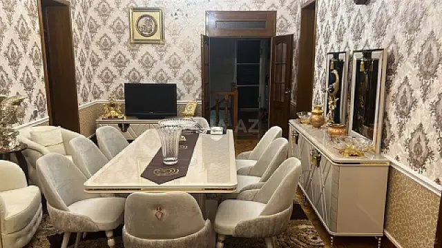 Satılır 10 otaqlı həyət evi 550 m²