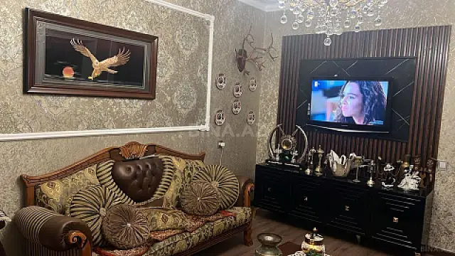 Satılır 10 otaqlı həyət evi 550 m²