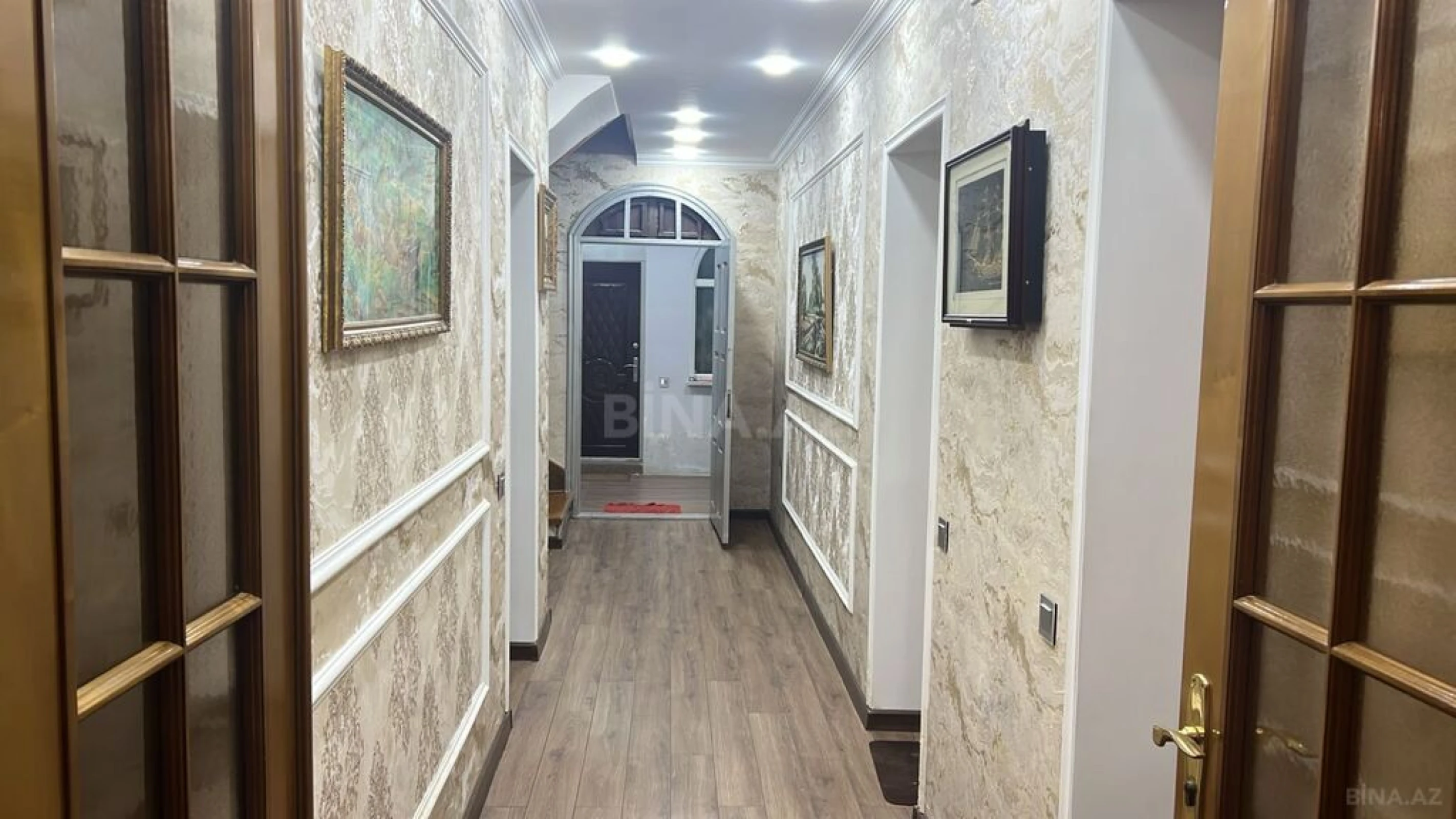 Satılır 10 otaqlı həyət evi 550 m²