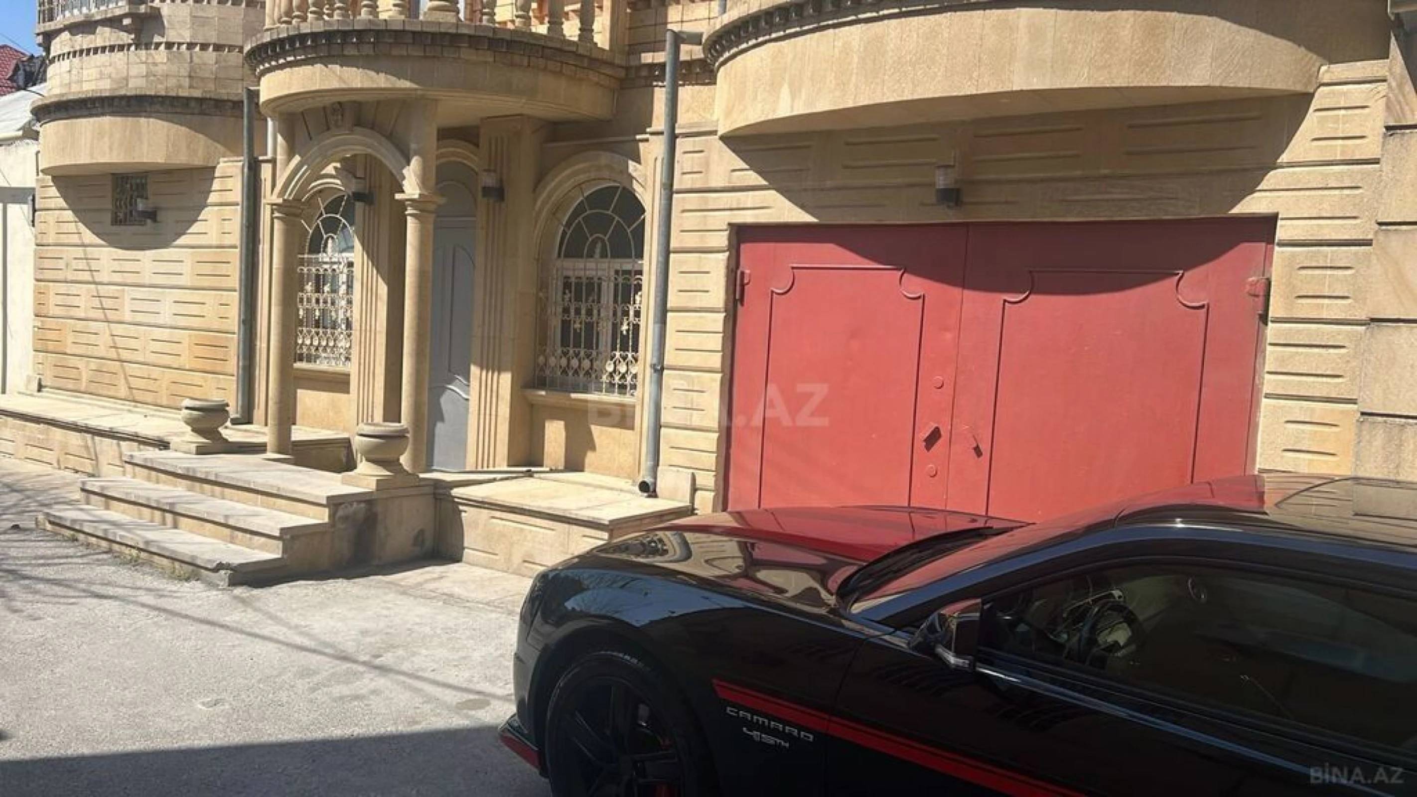 Satılır 10 otaqlı həyət evi 550 m²