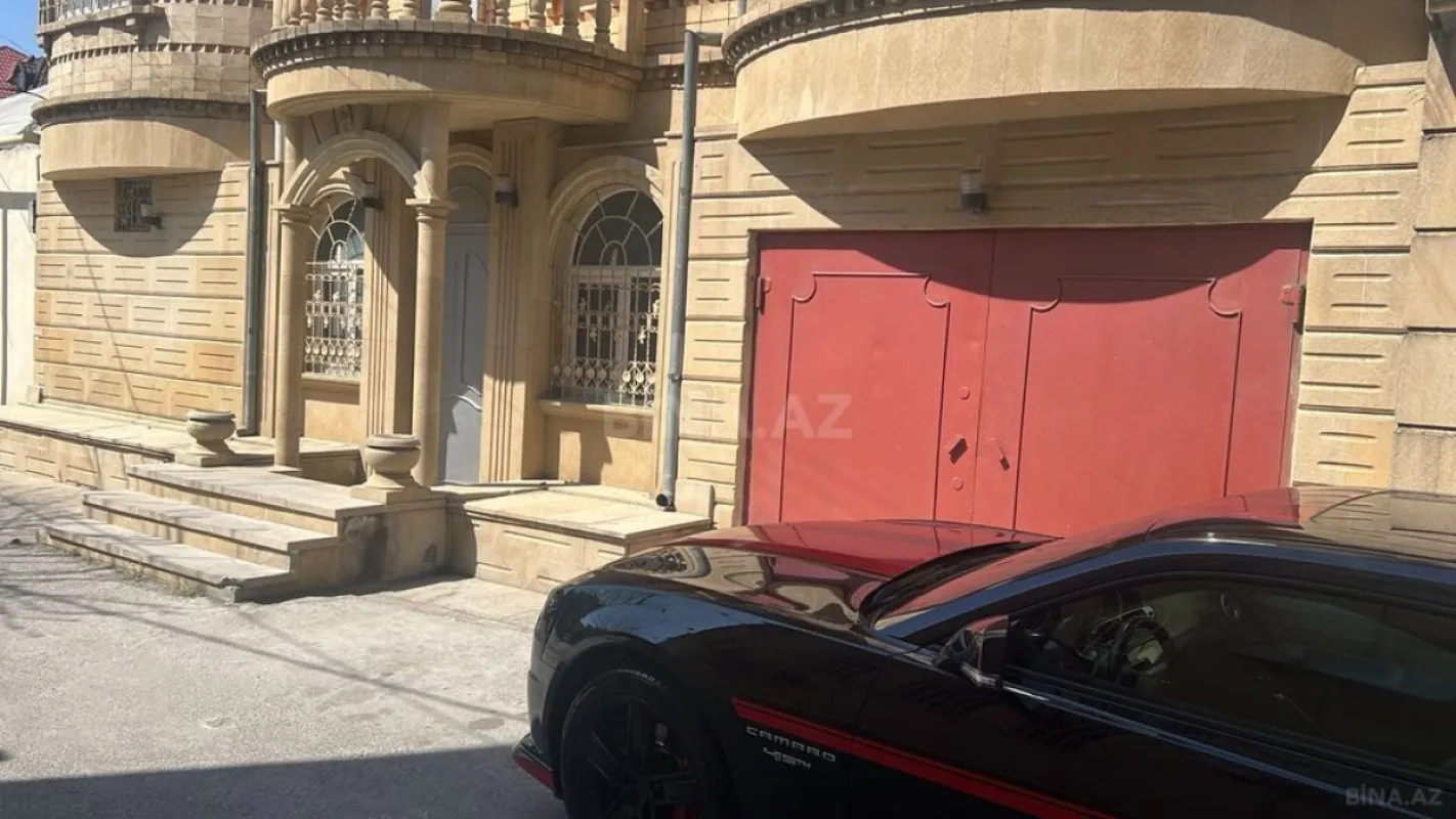 Satılır 10 otaqlı həyət evi 550 m²