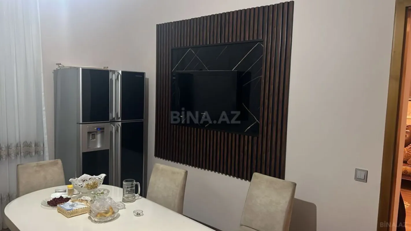 Satılır 10 otaqlı həyət evi 550 m²