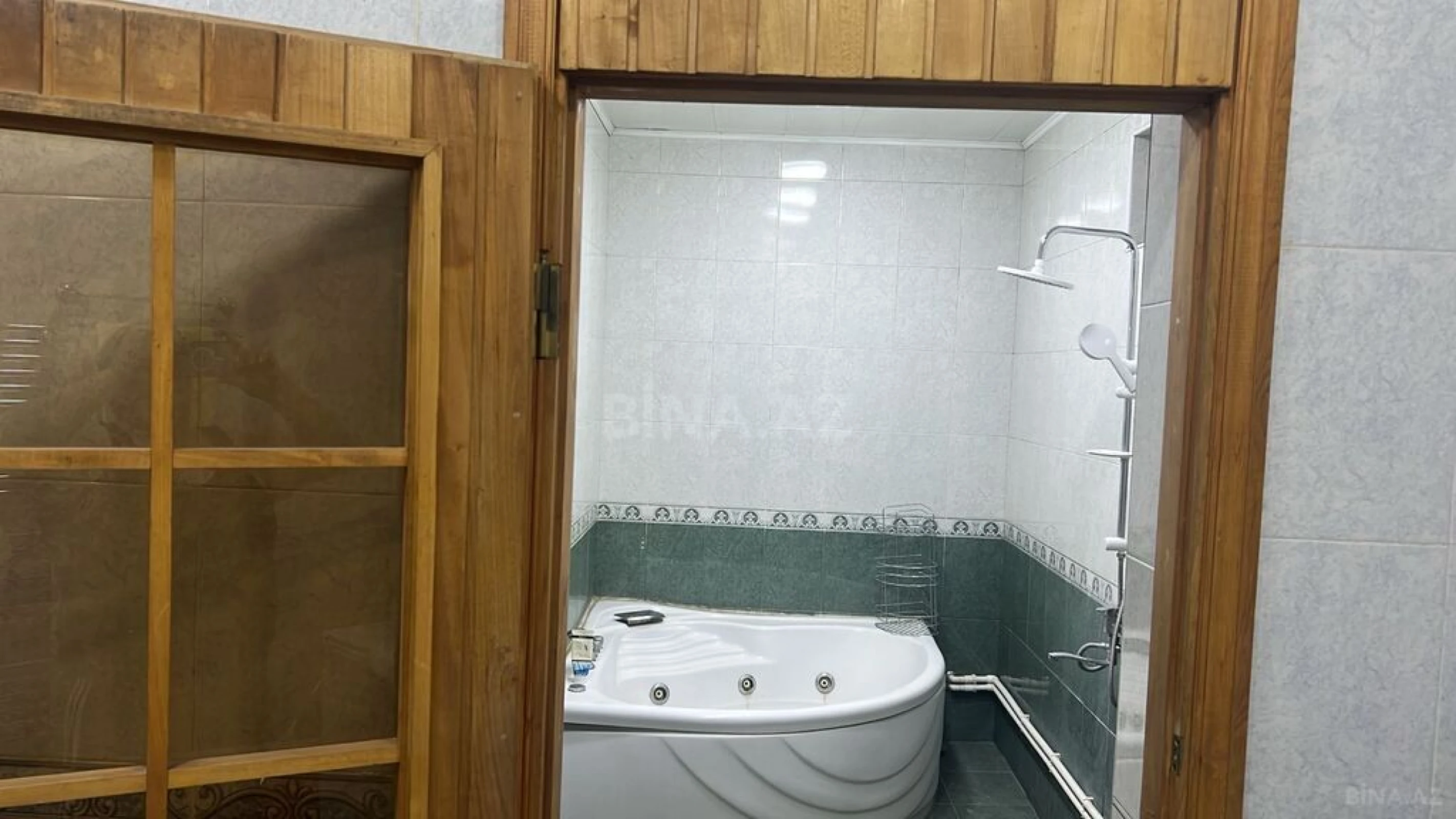 Satılır 10 otaqlı həyət evi 550 m²