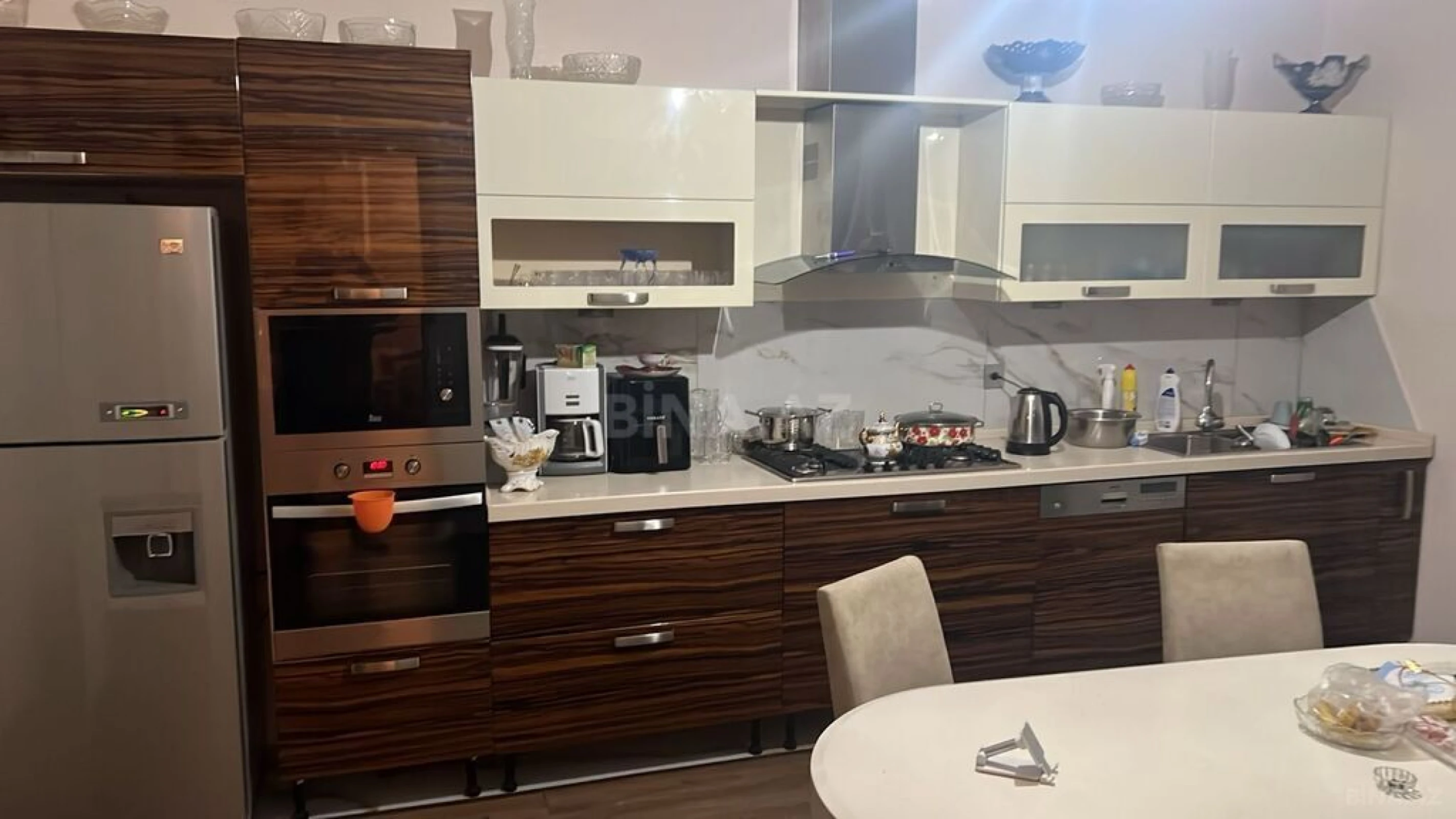 Satılır 10 otaqlı həyət evi 550 m²