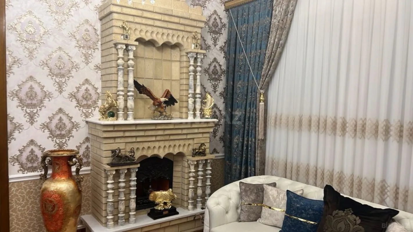 Satılır 10 otaqlı həyət evi 550 m²