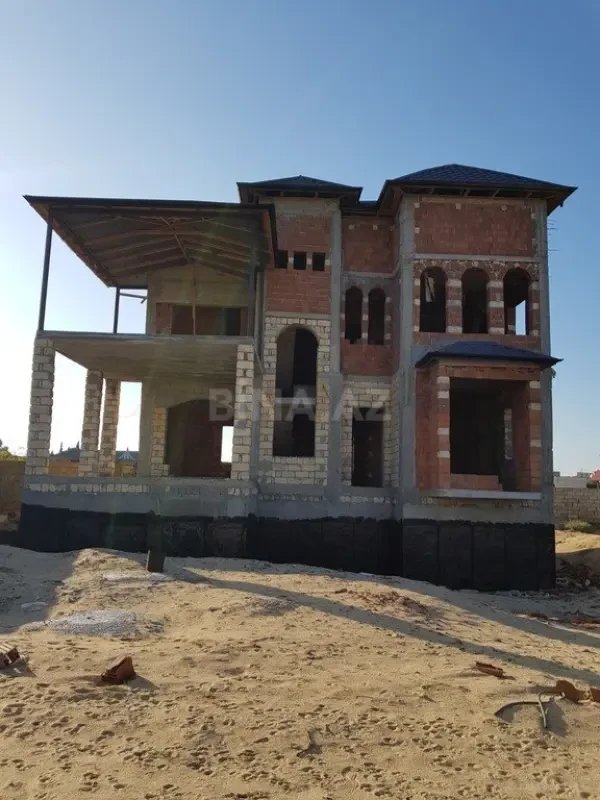Satılır 5 otaqlı həyət evi 250 m²