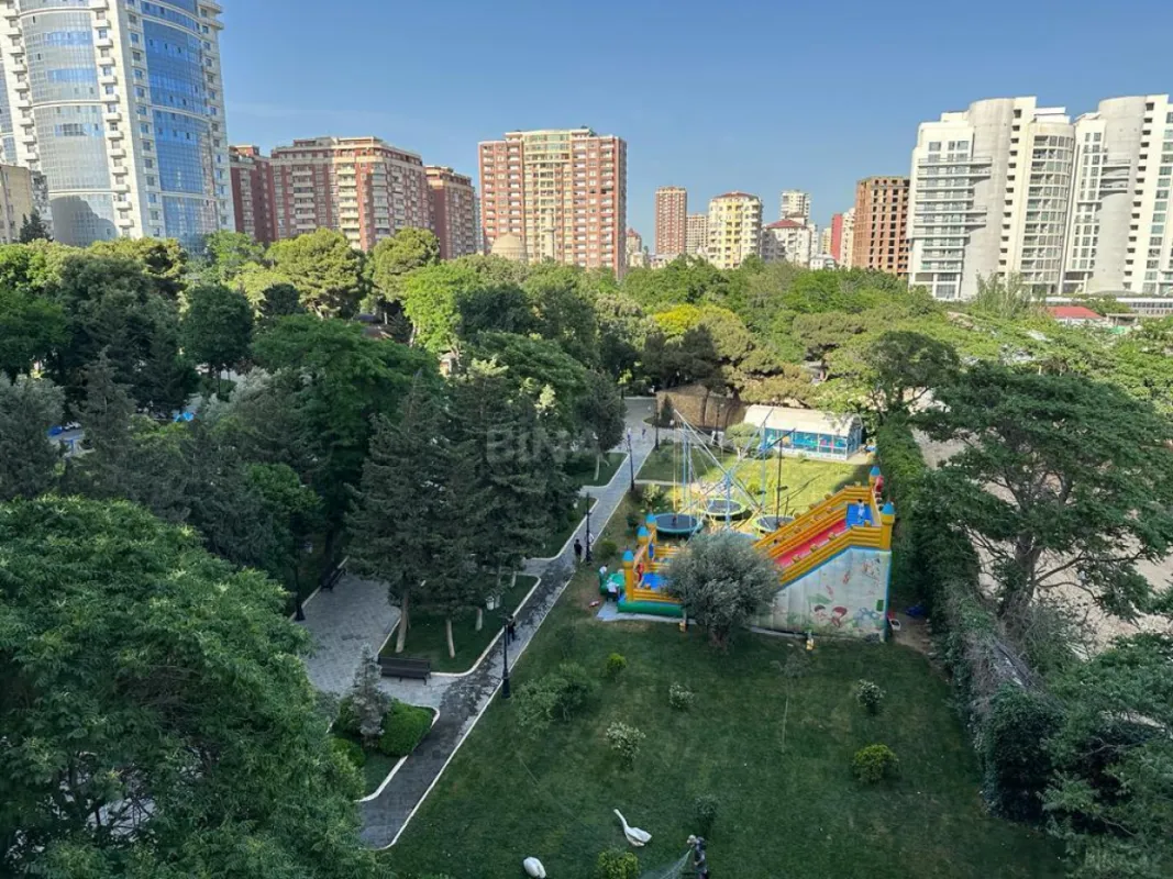 Satılır 4 otaqlı mənzil 205 m²