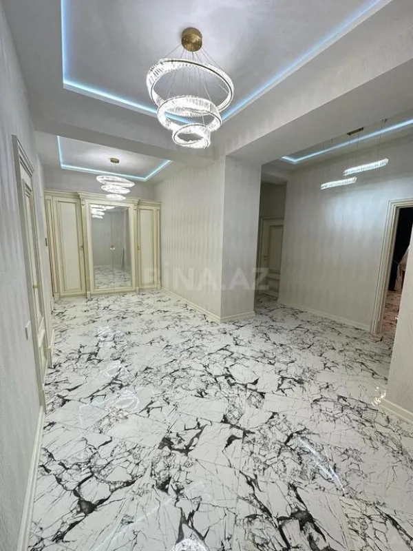Satılır 4 otaqlı mənzil 205 m²