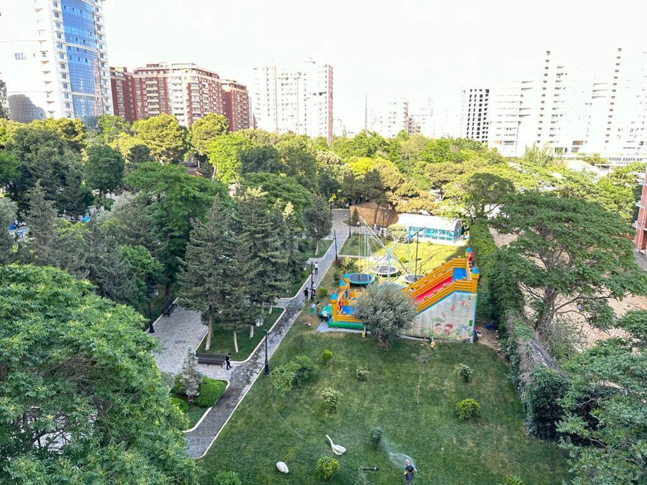 Satılır 4 otaqlı mənzil 205 m²