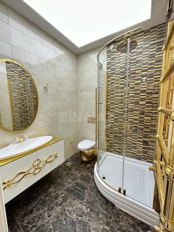 Satılır 4 otaqlı mənzil 205 m²