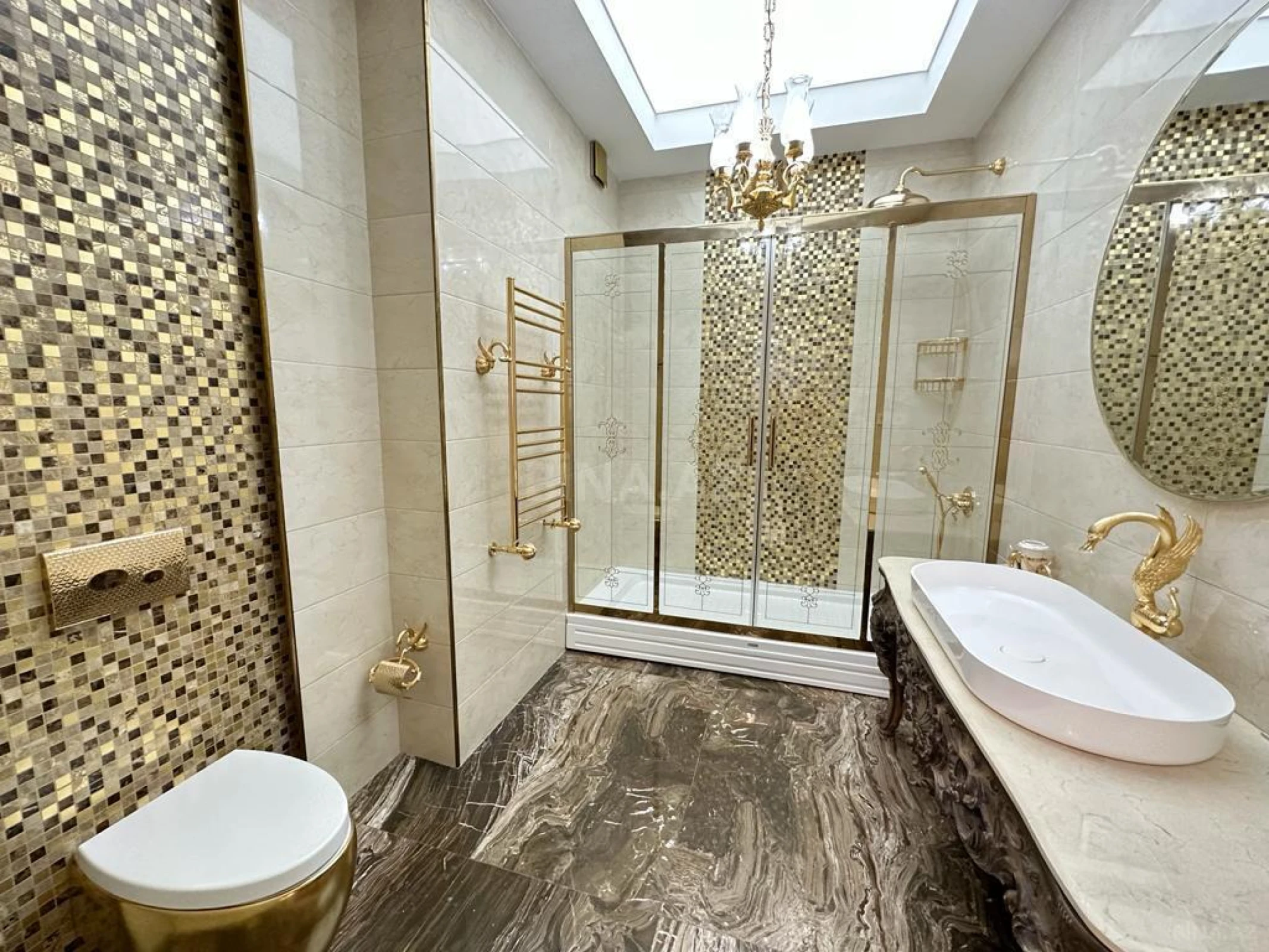 Satılır 4 otaqlı mənzil 205 m²