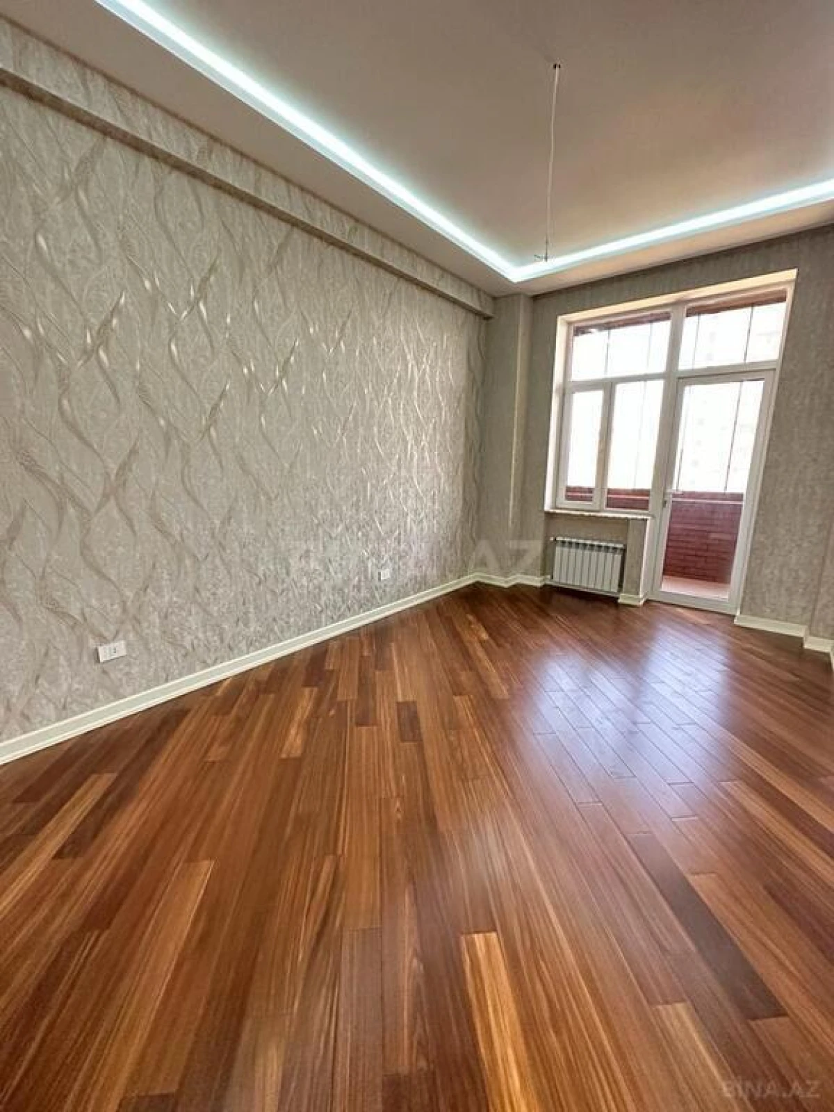 Satılır 4 otaqlı mənzil 205 m²
