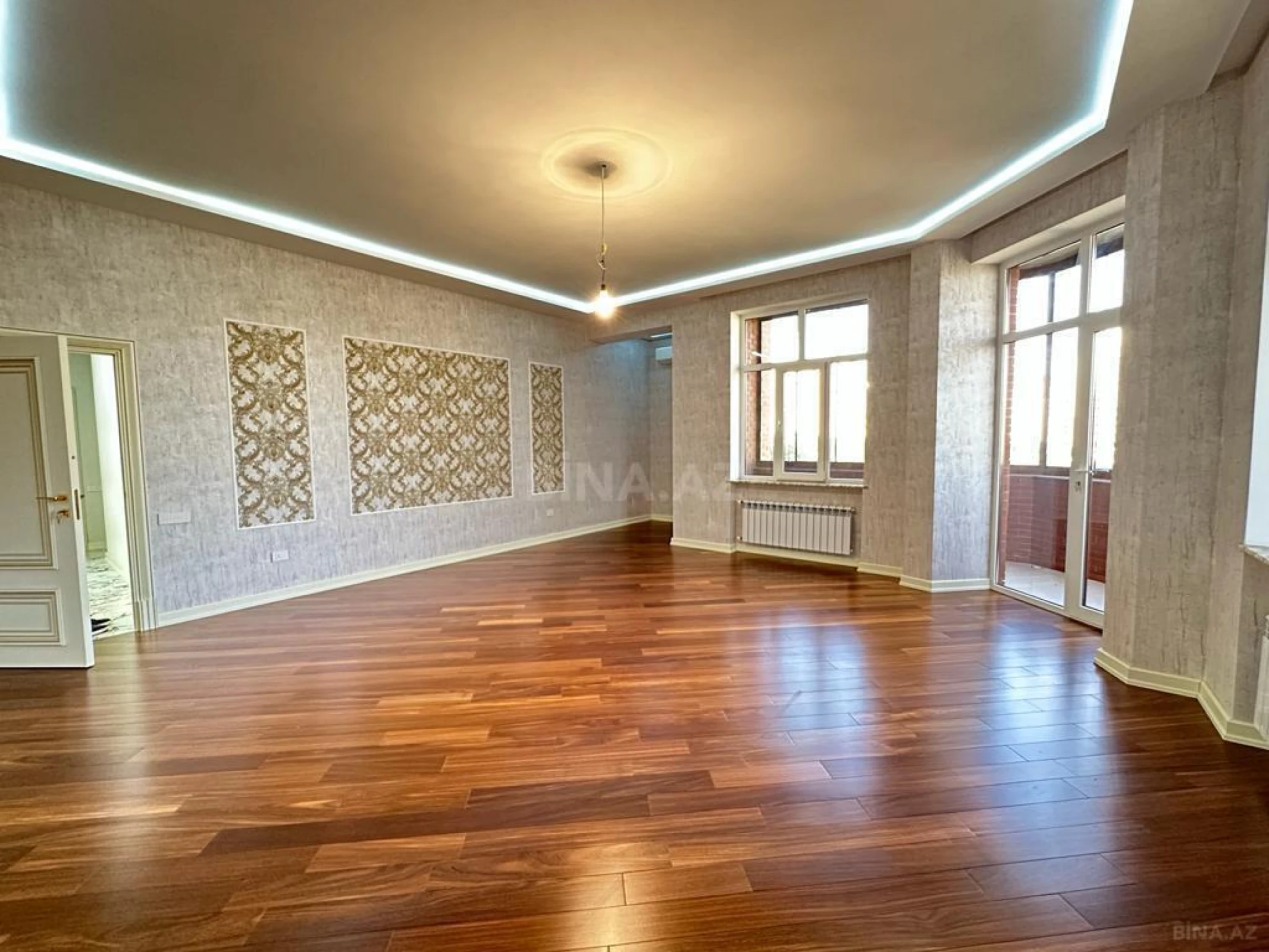 Satılır 4 otaqlı mənzil 205 m²