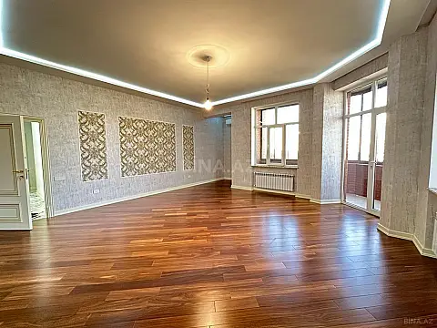 Satılır 4 otaqlı mənzil 205 m²