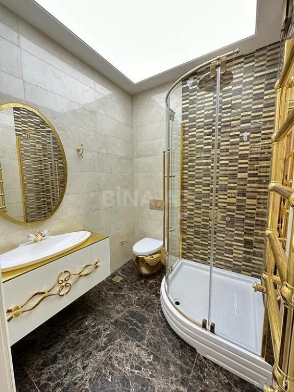 Satılır 4 otaqlı mənzil 205 m²