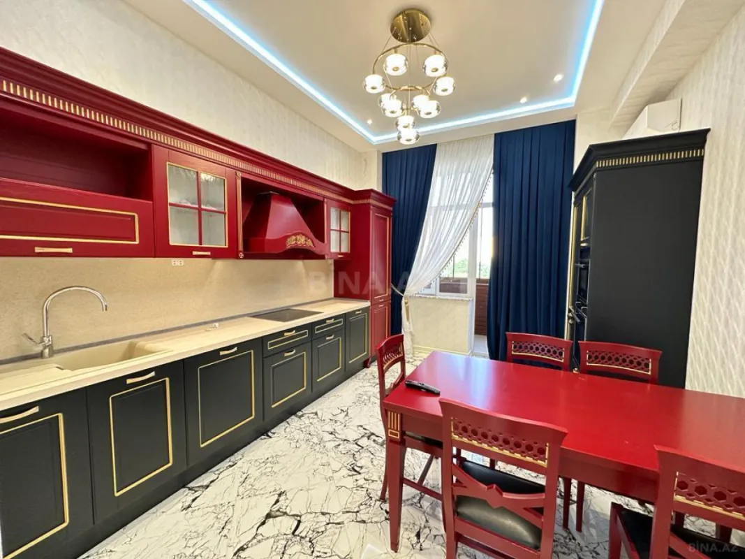 Satılır 4 otaqlı mənzil 205 m²
