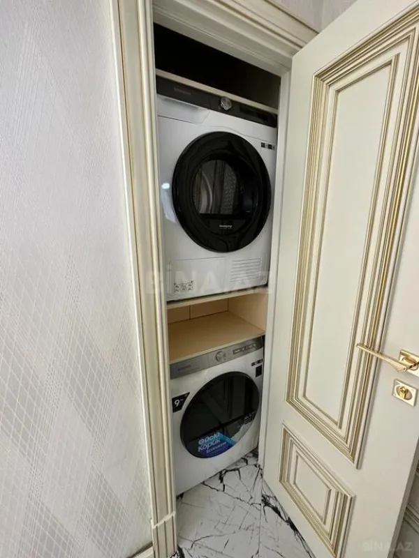 Satılır 4 otaqlı mənzil 205 m²