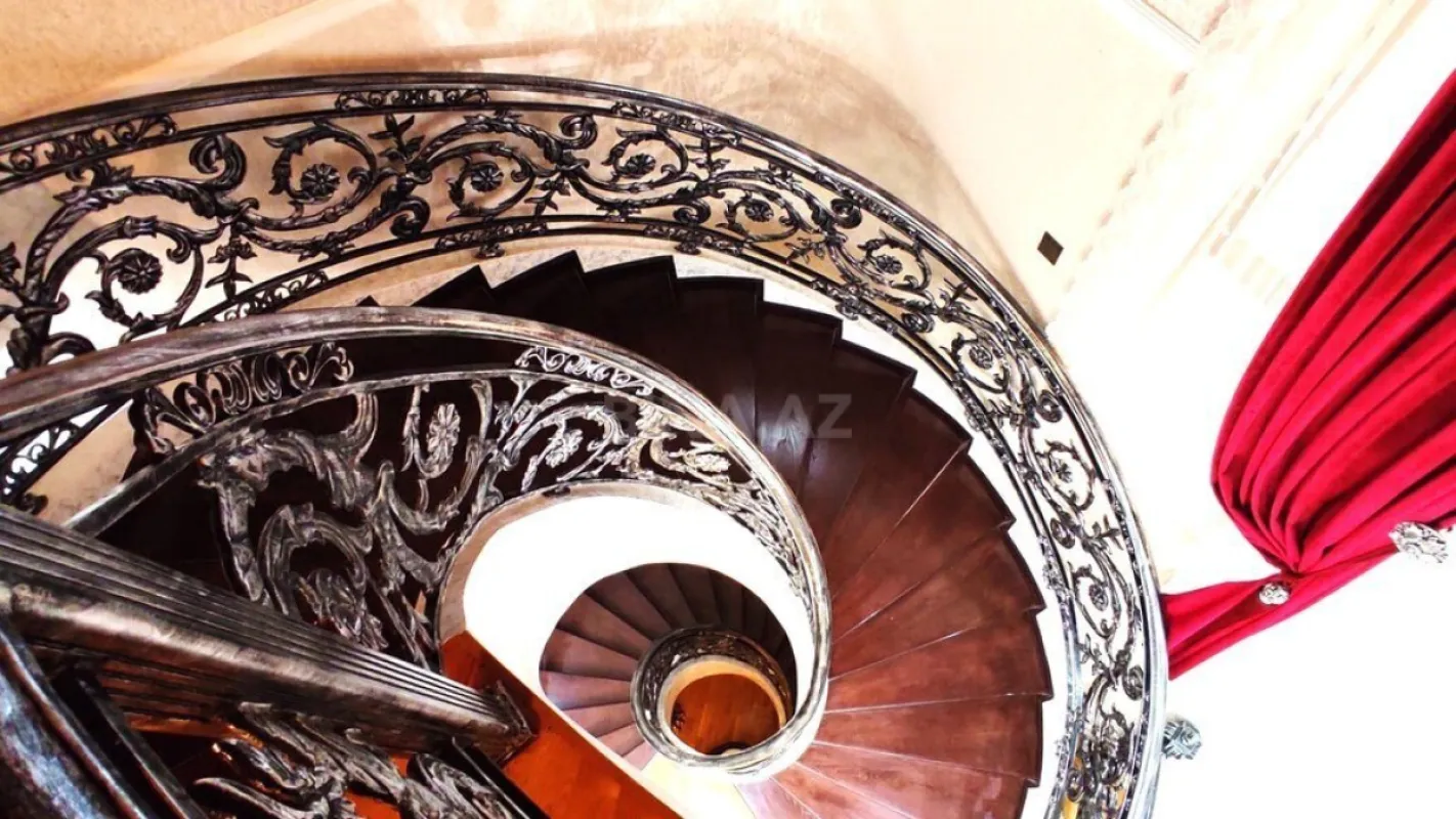 Satılır 6 otaqlı həyət evi 500 m²