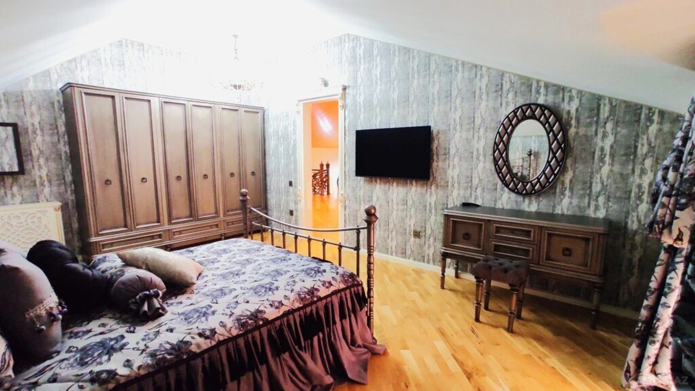 Satılır 6 otaqlı həyət evi 500 m²