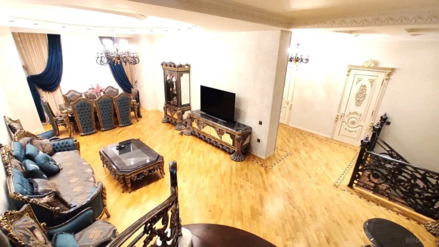 Satılır 6 otaqlı həyət evi 500 m²