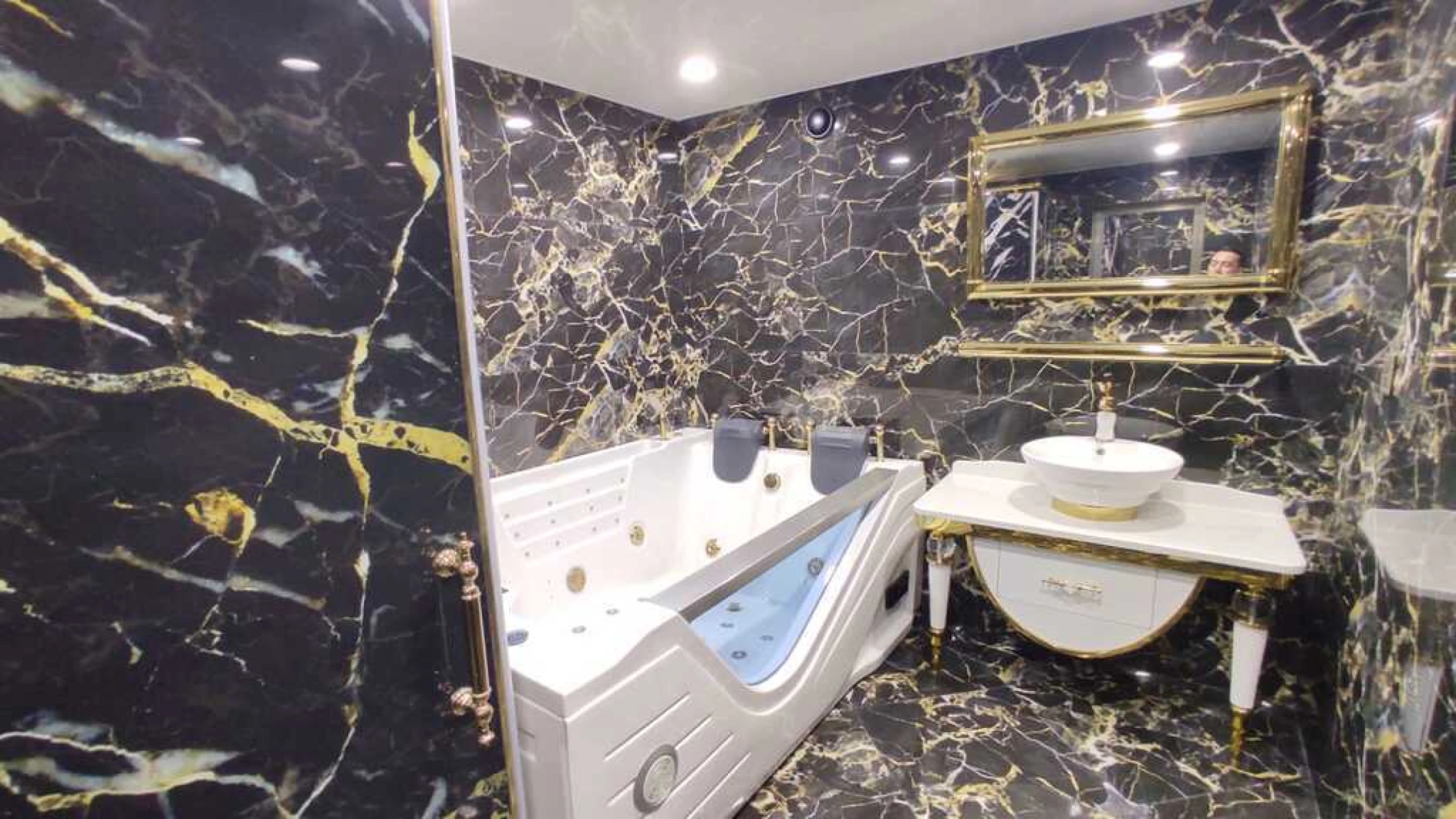 Satılır 6 otaqlı həyət evi 500 m²