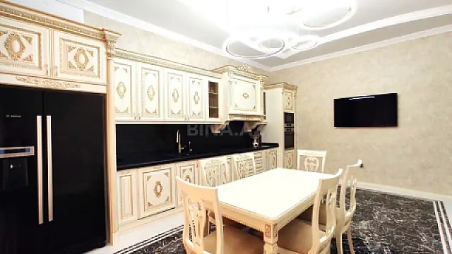 Satılır 6 otaqlı həyət evi 500 m²