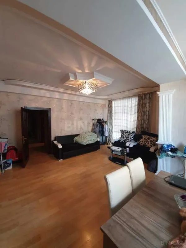 Satılır 2 otaqlı mənzil 85 m²
