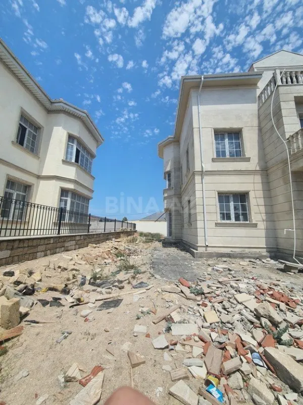 Satılır 6 otaqlı həyət evi 330 m²