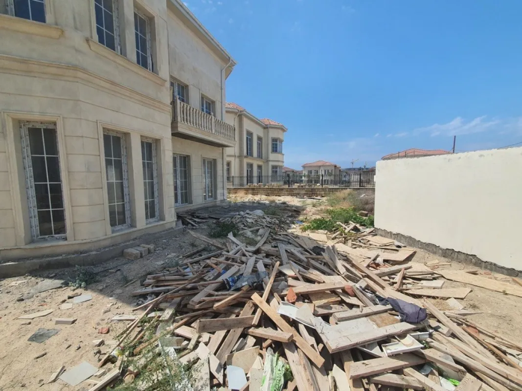 Satılır 6 otaqlı həyət evi 330 m²